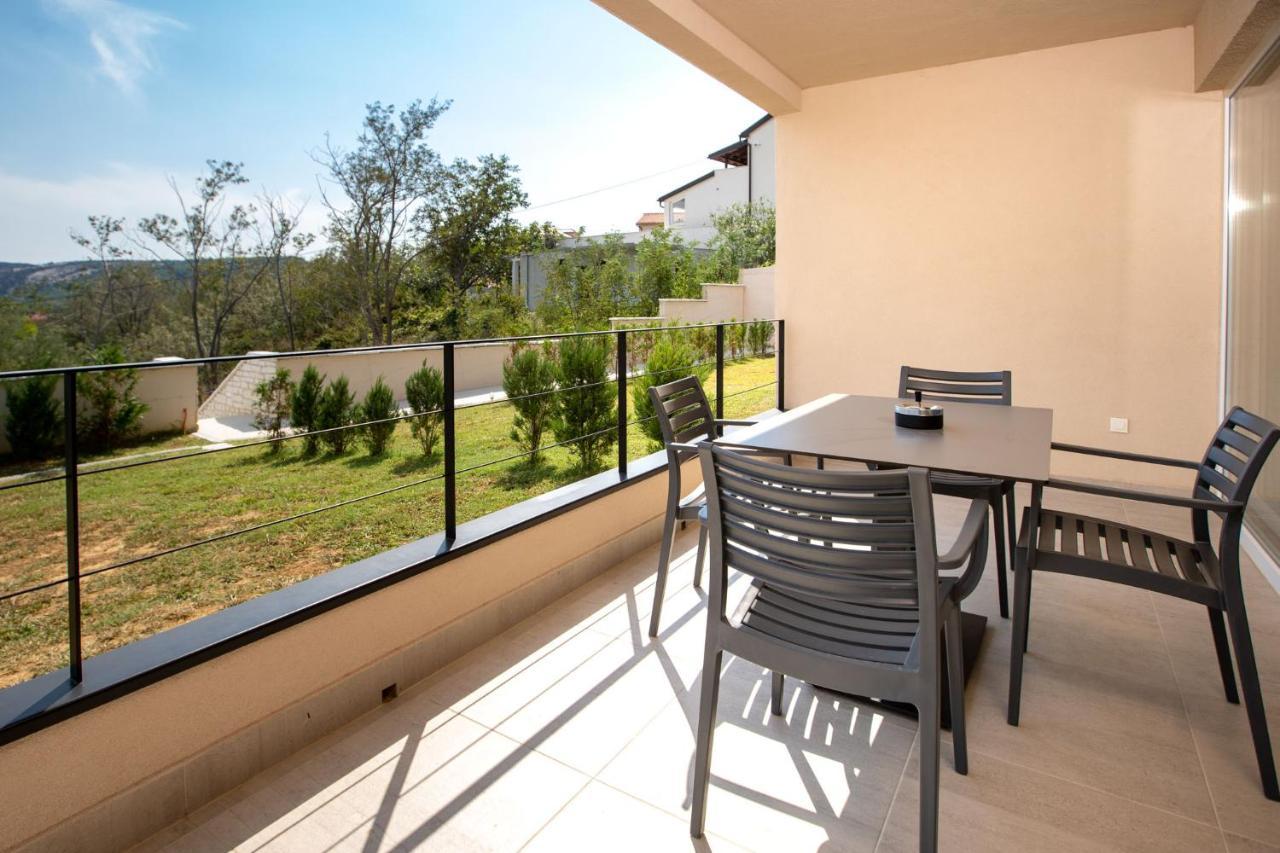 B&M Rab-Lopar Aparthotel Exterior photo